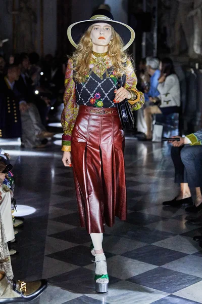 Look 7